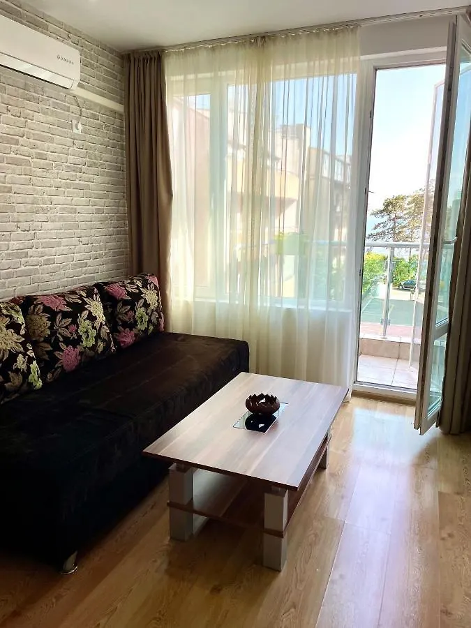 Apartment Budget First Sea Line Apt. Flora Pomorie
