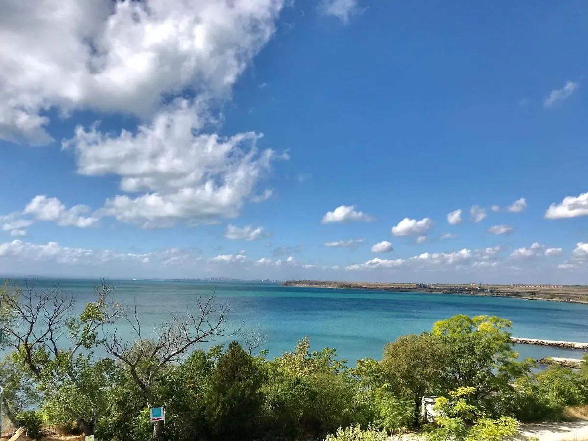 Budget First Sea Line Apt. Flora Pomorie