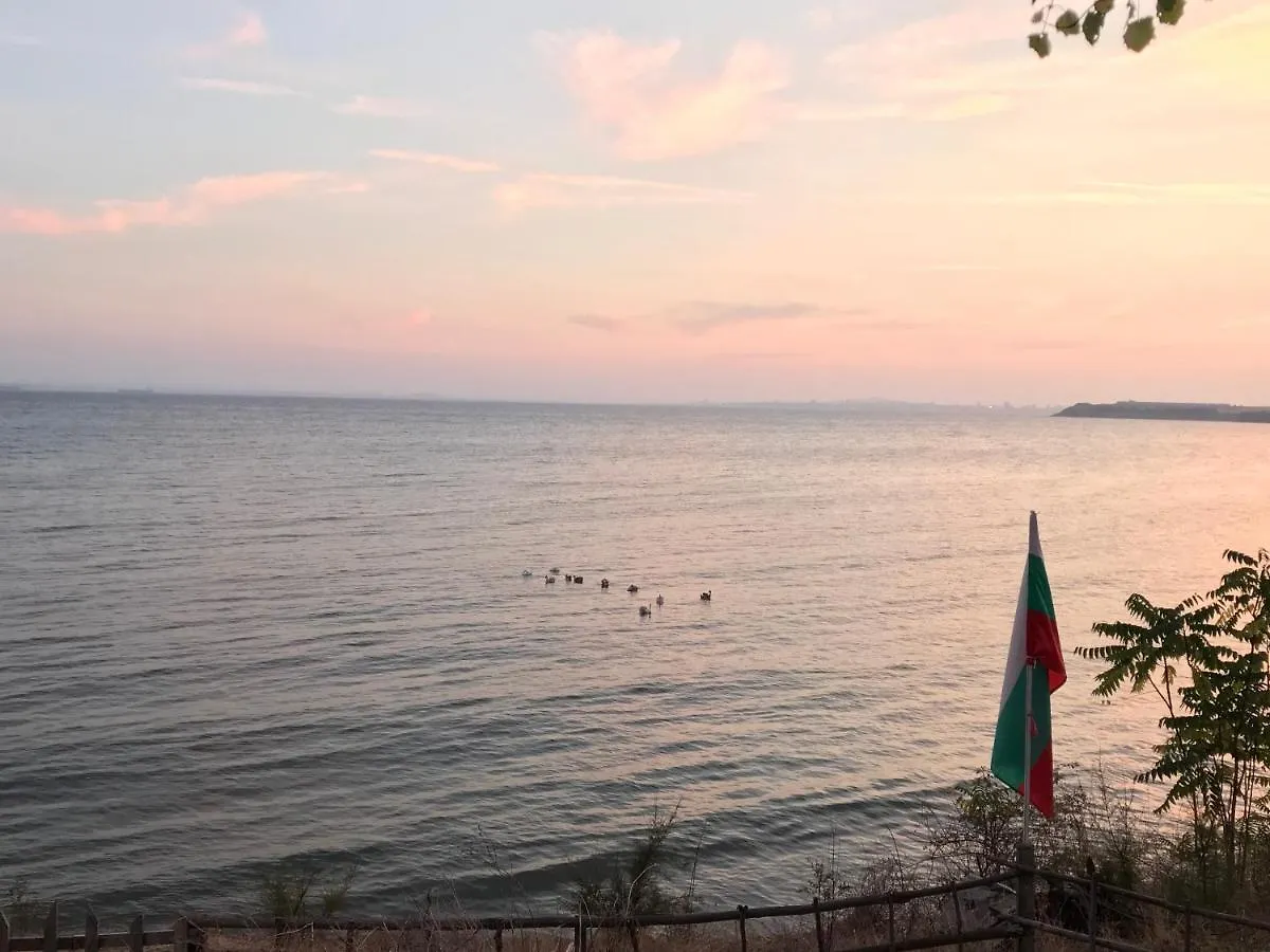 Budget First Sea Line Apt. Flora Pomorie