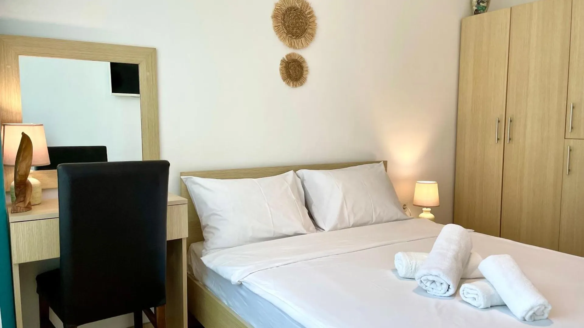 Budget First Sea Line Apt. Flora Pomorie 0*,