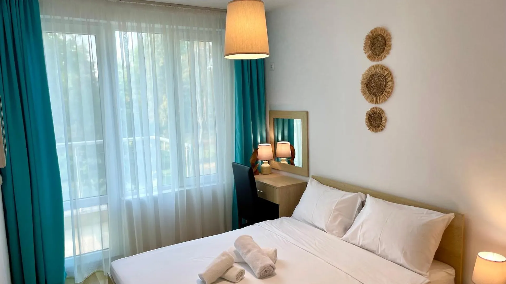 Budget First Sea Line Apt. Flora Pomorie 0*,