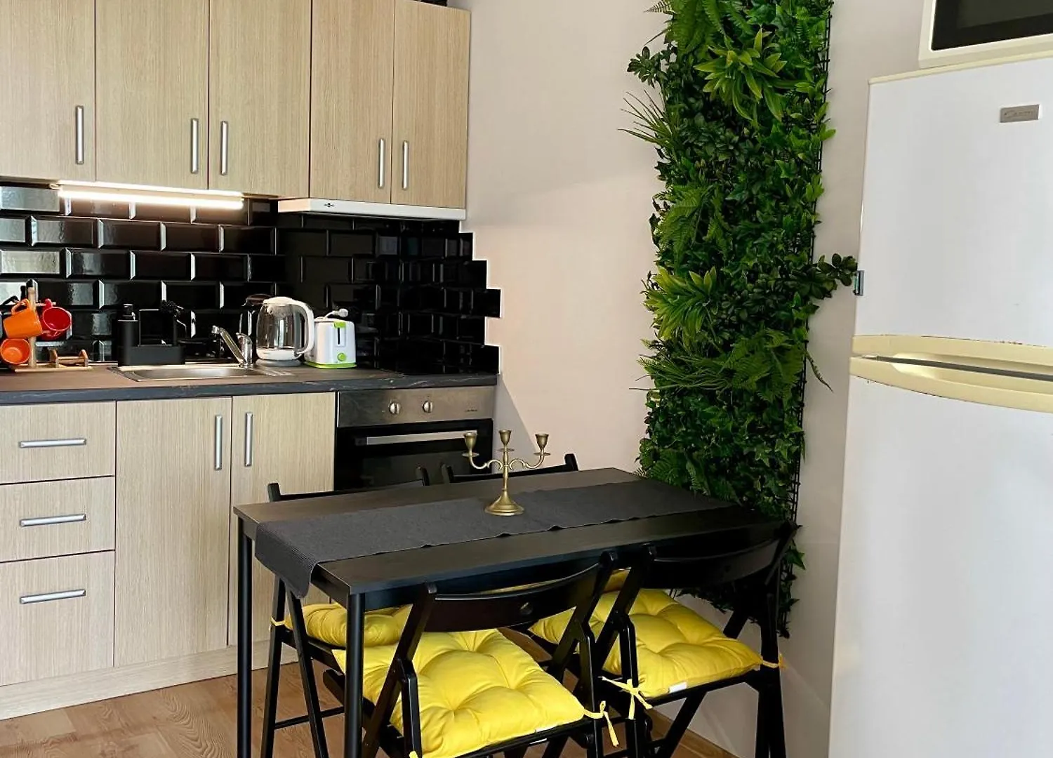 Budget First Sea Line Apt. Flora Pomorie