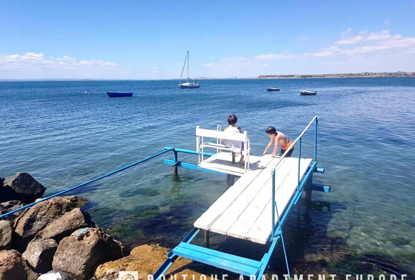 Budget First Sea Line Apt. Flora Pomorie Apartment