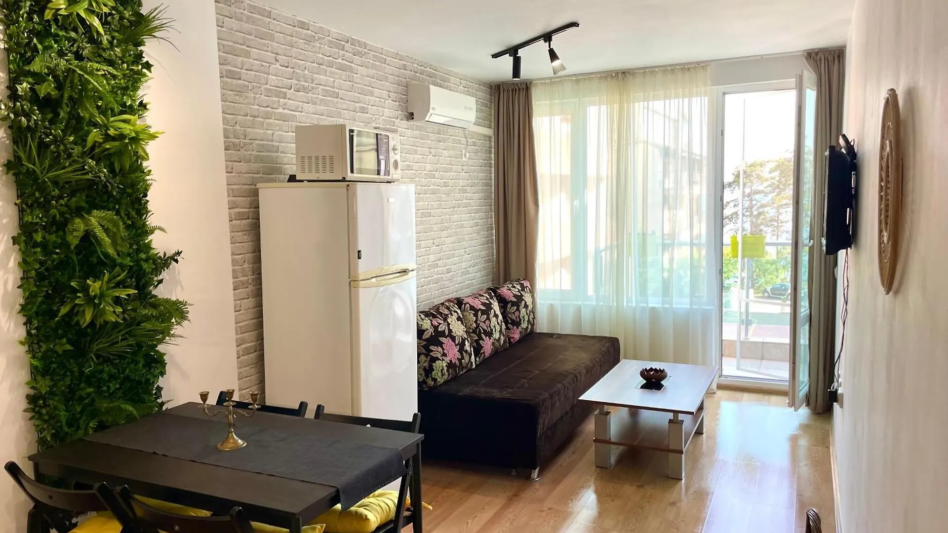 Budget First Sea Line Apt. Flora Pomorie
