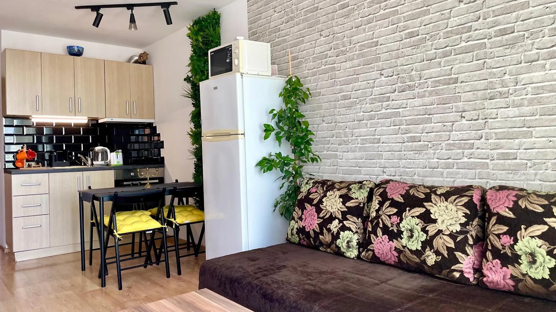 Apartment Budget First Sea Line Apt. Flora Pomorie