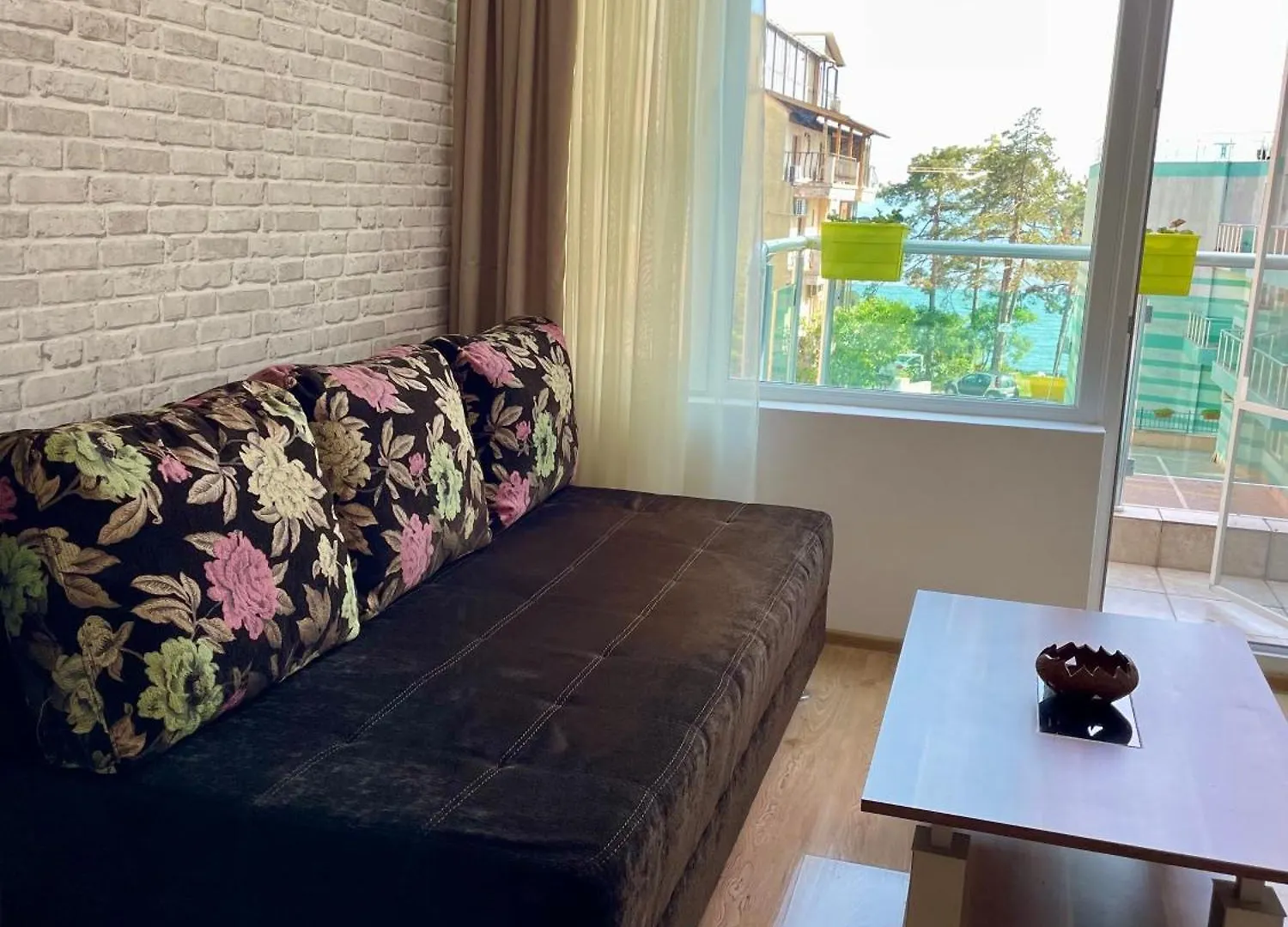 Budget First Sea Line Apt. Flora Pomorie Apartment